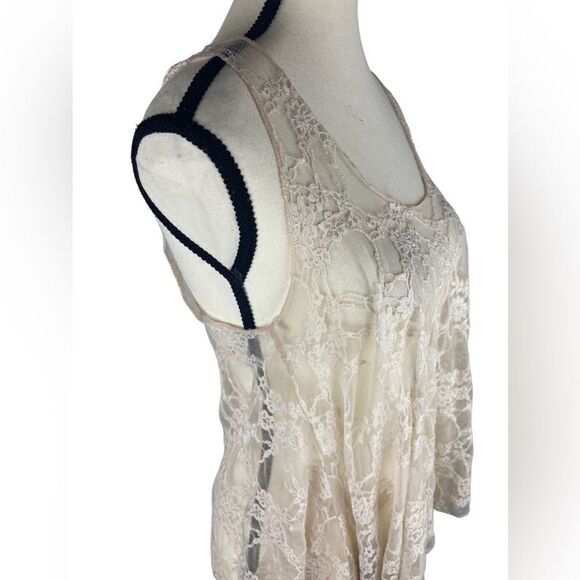 Forever 21  Sheer Round Neck Nylon/Spandex Lacey Floral Tank Top Size: M - Picture 2 of 6